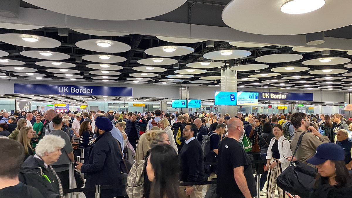 alert-–-airport-chaos-as-border-force-it-systems-collapse-nationwide:-‘major,-major-incident’-underway-at-heathrow-and-others-with-staff-having-to-process-passports-manually-as-372m-computer-network-goes-off-line-leaving-tens-of-thousands-trapped-in-queues