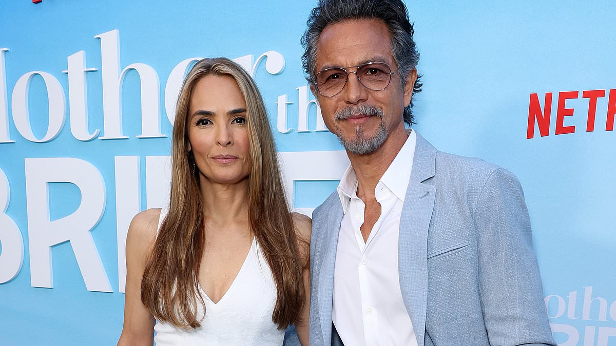 alert-–-julia-roberts’-ex-benjamin-bratt,-60,-makes-rare-move-of-snuggling-up-to-his-stunning-bond-girl-wife-talisa-soto,-57,-at-the-mother-of-the-bride-premiere