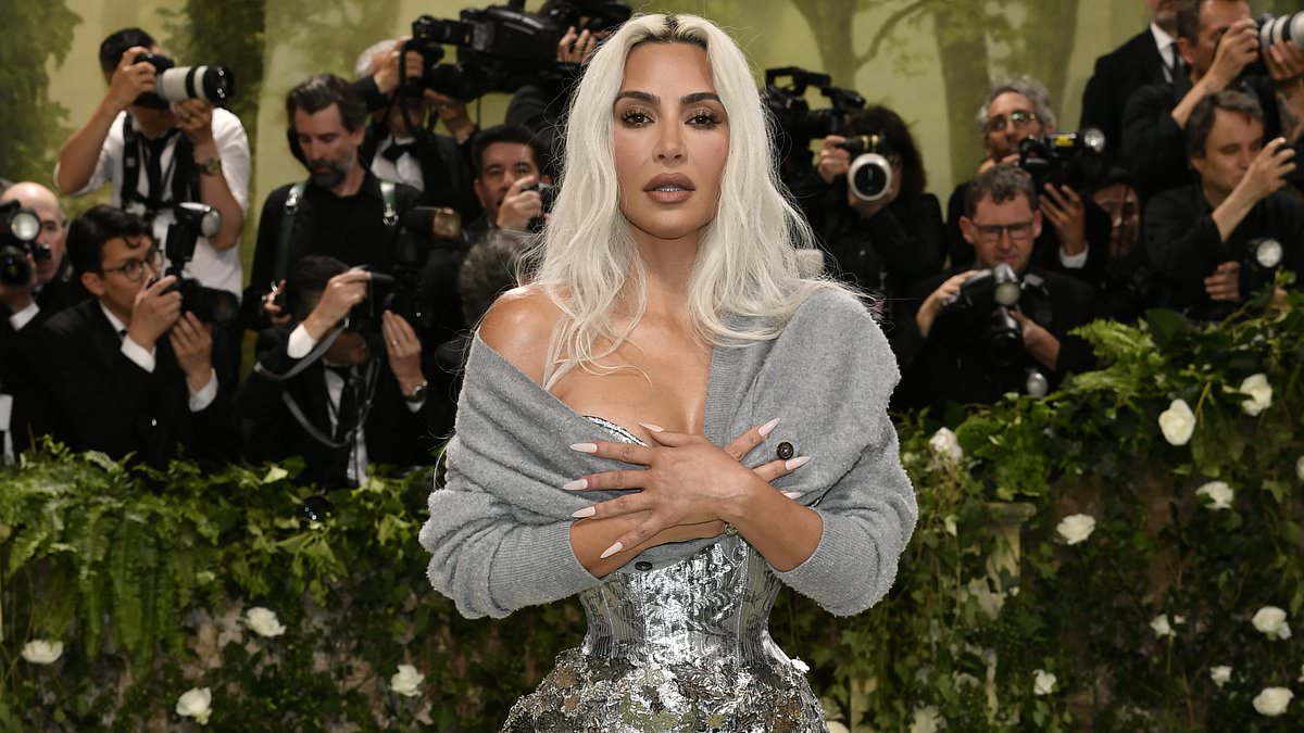 alert-–-kim-kardashian-looks-overjoyed-to-be-out-of-her-corset-as-she’s-pictured-back-in-nyc-for-a-photoshoot