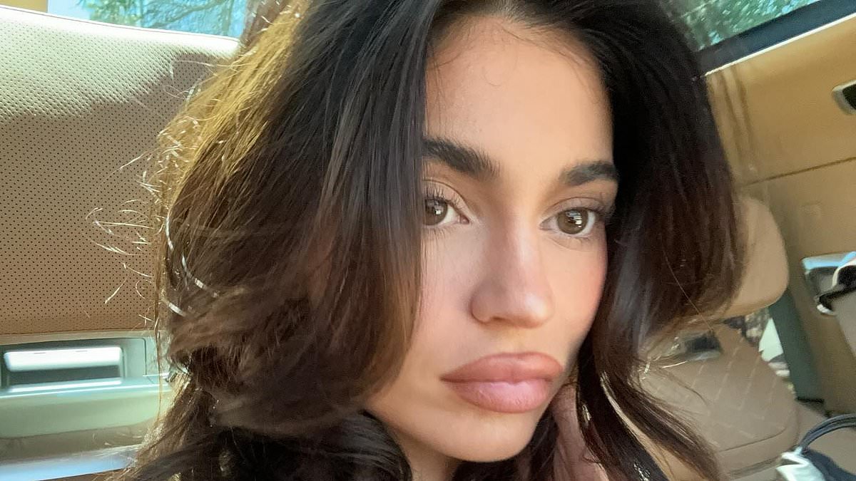 alert-–-kylie-jenner-shows-off-a-plumper-pout-while-posing-up-a-storm-in-stylish-selfies-as-she-promotes-her-beauty-brand