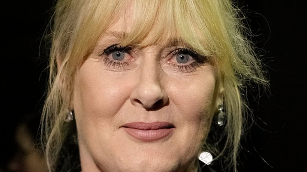 alert-–-top-bafta-tv-nominee-happy-valley-star-sarah-lancashire-started-her-career-as-coronation-street’s-young-barmaid-of-the-rovers-–-but-do-you-remember-her-character?