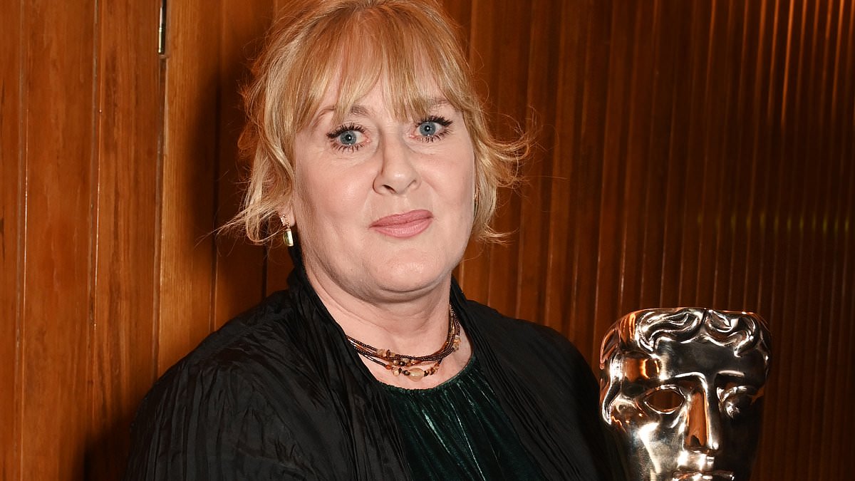 alert-–-how-happy-valley-star-sarah-lancashire-and-on-screen-sister-siobhan-finneran-let-loose-at-the-tv-baftas-after-party-despite-missing-out