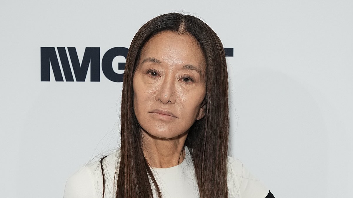 alert-–-vera-wang,-74,-looks-unrecognizable-as-she-shares-adorable-throwback-photo-with-her-daughters-in-honor-of-mother’s-day