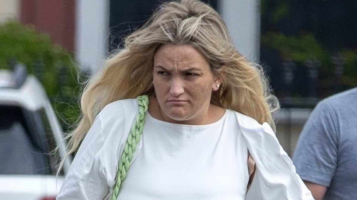 alert-–-britney-spears’-sister-jamie-lynn-spears-looks-stressed-at-church-in-louisiana-while-mom-lynne-shops-at-a-dollar-store…-amid-tensions-with-troubled-pop-star