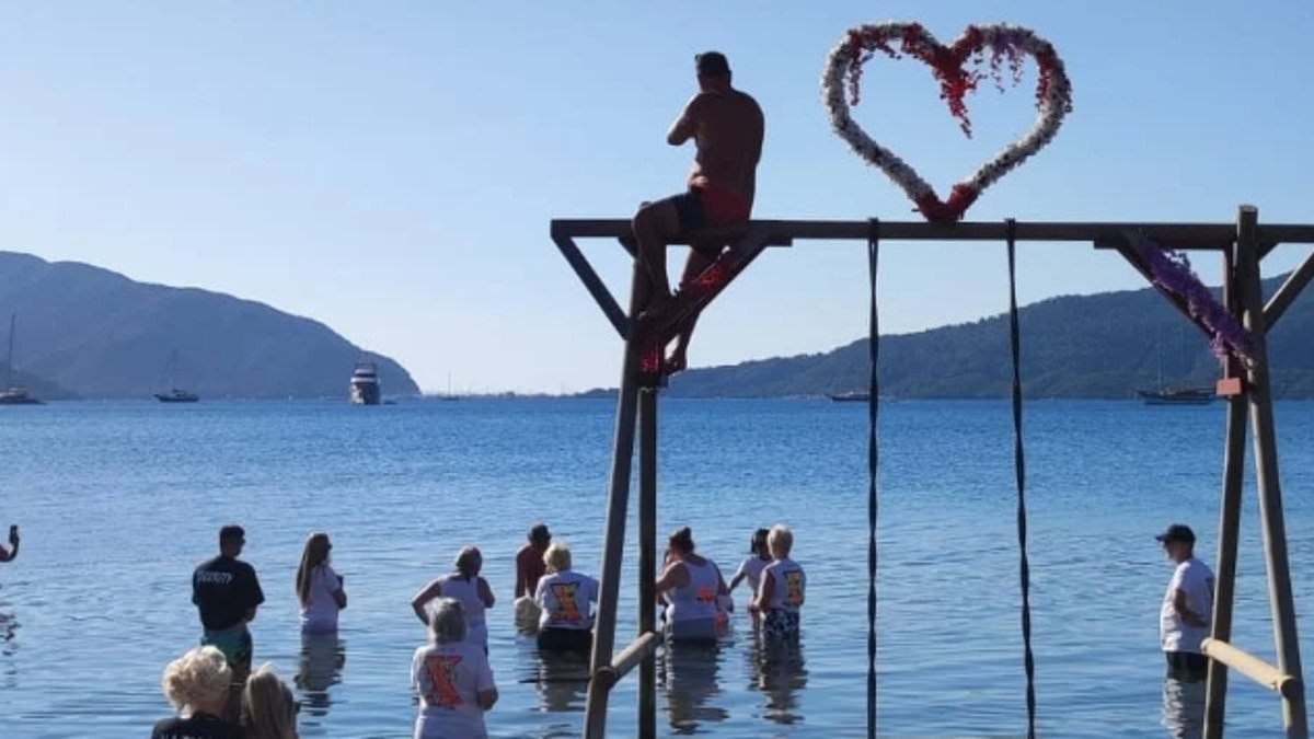 alert-–-moment-british-tourists-wade-into-the-sea-and-sprinkle-loved-one’s-ashes-into-the-water-at-his-favourite-holiday-spot-in-turkey…-unwittingly-horrifying-locals-and-triggering-health-scare