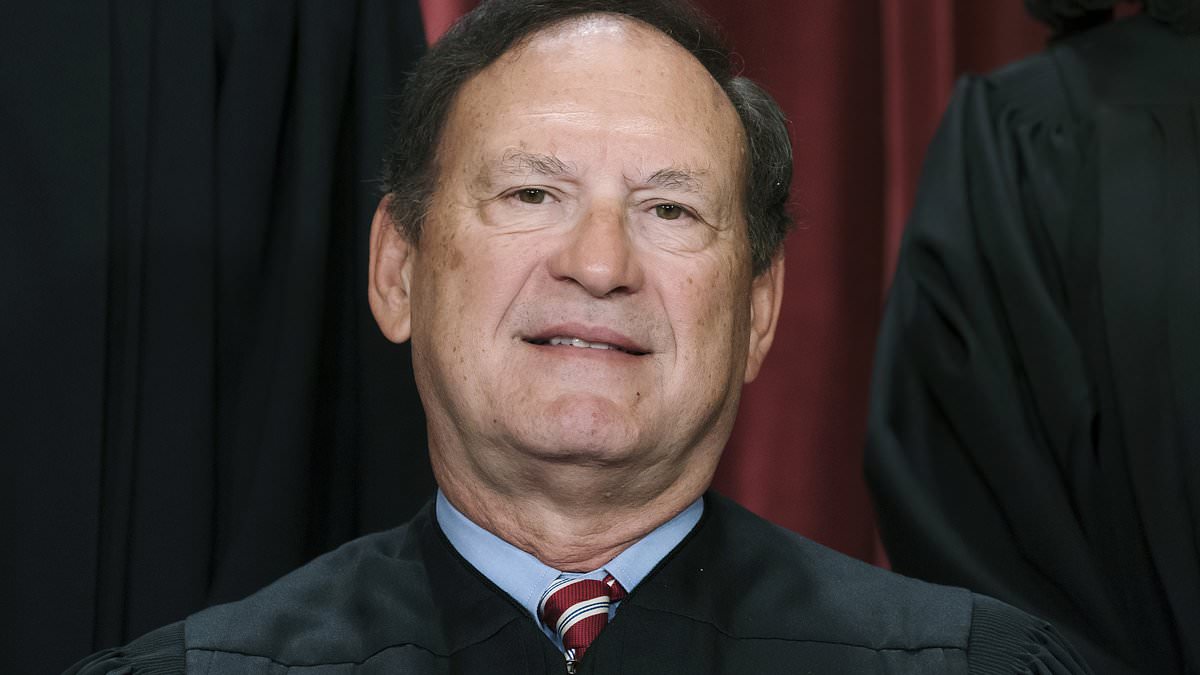 alert-–-justice-samuel-alito’s-home-flew-upside-down-us-flag-symbolizing-maga’s-‘stop-the-steal’-as-supreme-court-weighed-2020-election-case