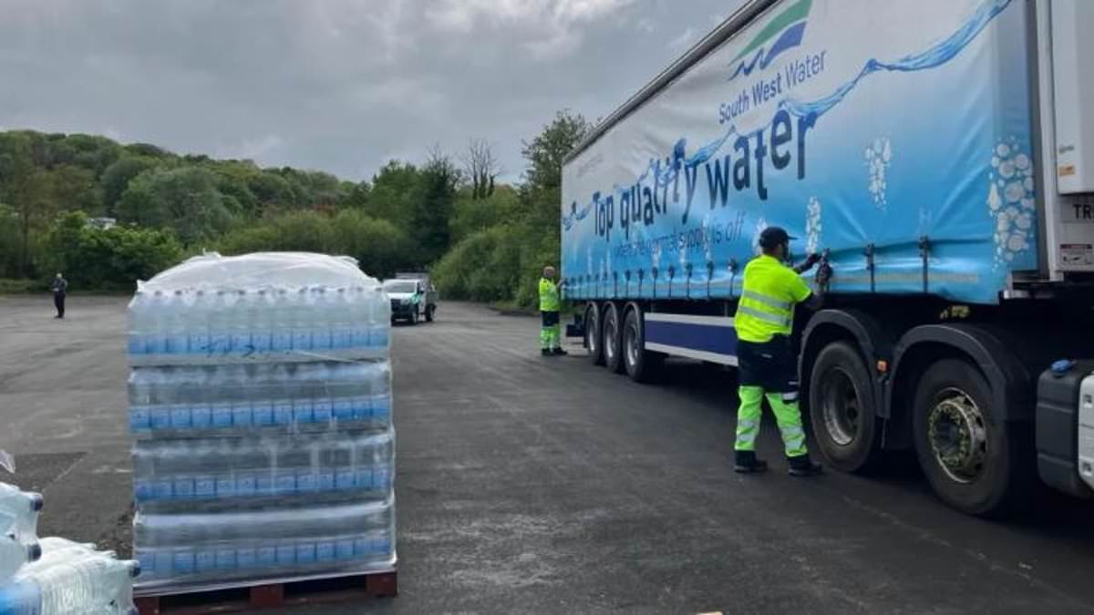alert-–-devon-dirty-water-crisis-could-go-on-for-10-days:-school-forced-to-shut,-families-warned-to-boil-water-and-panic-buying-hits-supermarkets-as-hundreds-fall-ill-with-vomiting-and-diarrhoea-amid-parasite-outbreak-in-contaminated-pipes