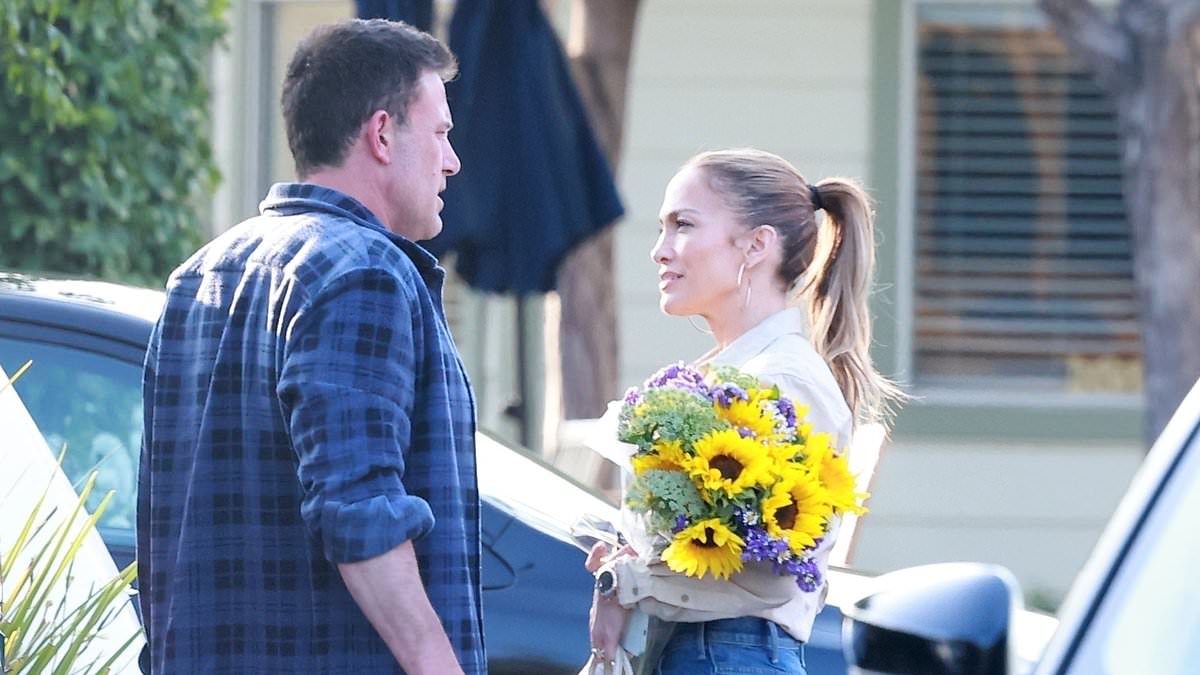 alert-–-ben-affleck-and-jennifer-lopez-finally-reunite-amid-divorce-rumors:-embattled-couple-put-on-a-frosty-display-as-they’re-pictured-at-his-child-fin’s-school-recital-in-la-–-their-first-sighting-in-47-days