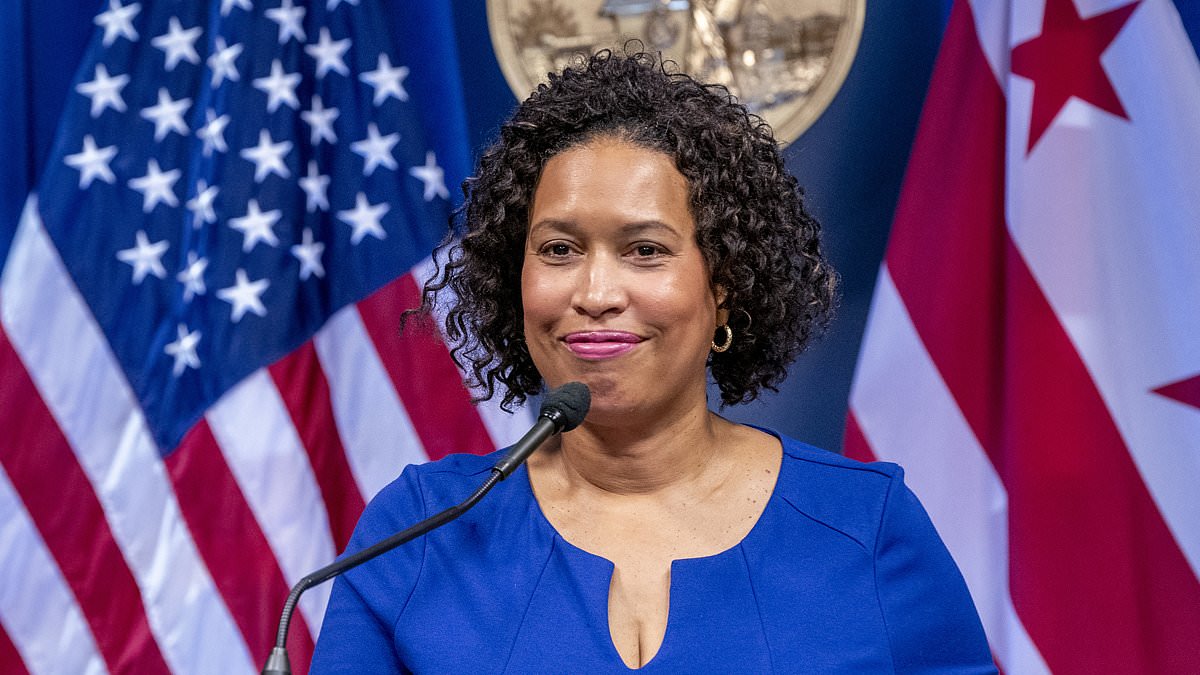 alert-–-woke-dc-mayor-takes-her-14-strong-entourage-2,500-miles-on-taxpayer-funded-‘mission’-to-las-vegas-just-weeks-after-blowing-thousands-of-the-public’s-cash-on-lavish-golf-trip…-so-do-you-think-these-business-trips-are-justified?