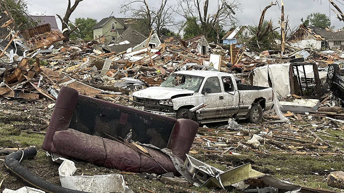 alert-–-multiple-people-are-killed-as-deadly-tornadoes-rip-through-iowa:-15-counties-declared-disaster-zones-with-hospital-forced-to-evacuate,-homes-toppled-and-25-million-under-severe-warnings