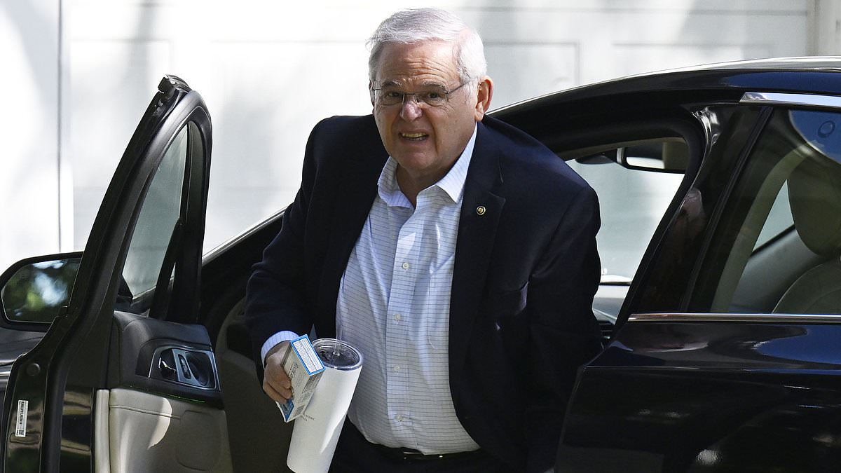 alert-–-grimacing-‘gold-bar’-bob-menendez-enters-new-jersey-home-with-embarrassing-medical-treatment-during-ongoing-bribery-trial