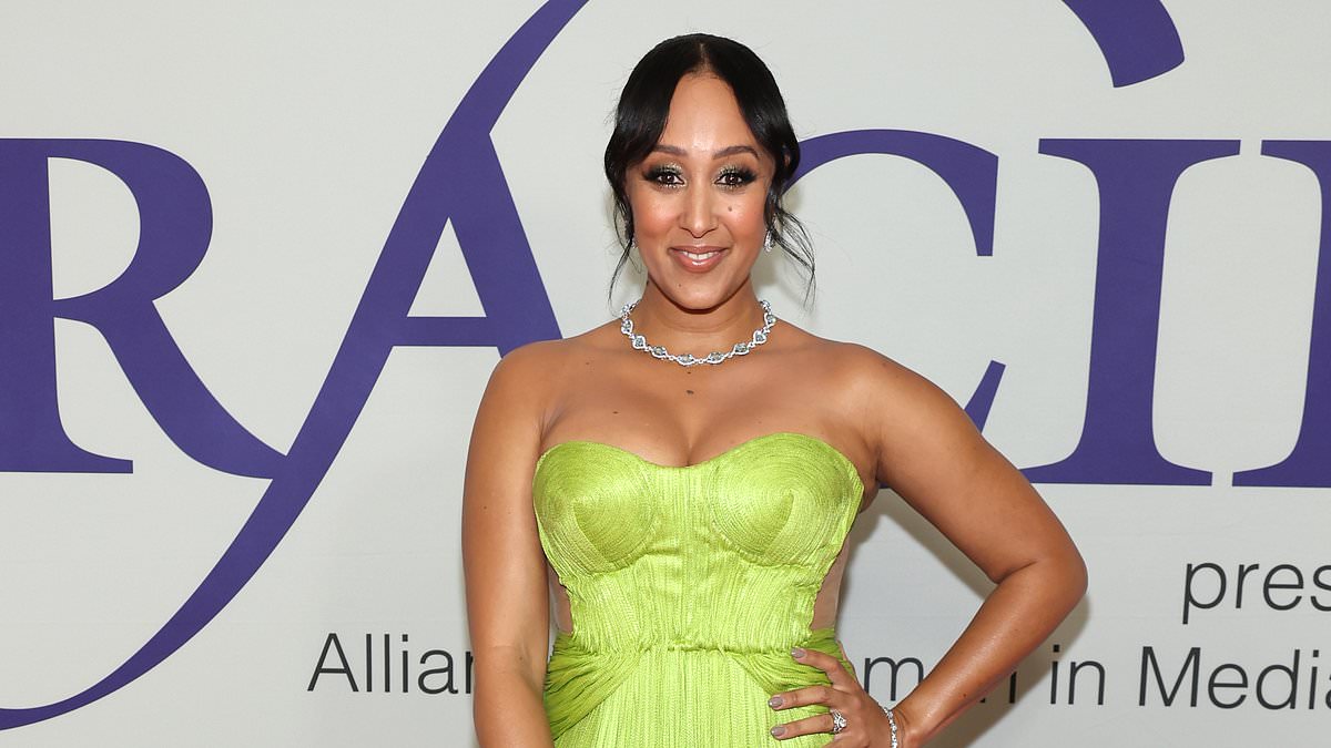 alert-–-tamera-mowry-glams-up-in-strapless-green-pleated-gown-to-host-the-gracie-awards-in-beverly-hills