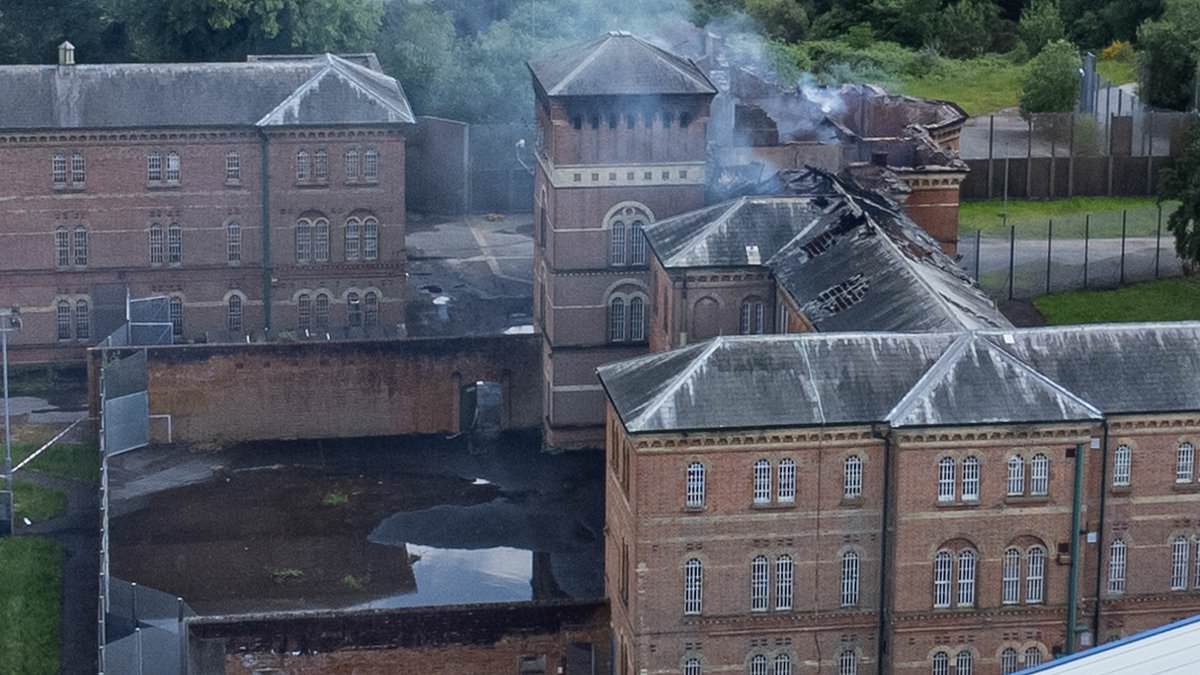 alert-–-broadmoor-looks-a-smoking-wreck-in-dramatic-aerial-photos-after-huge-blaze-broke-out-at-psychiatric-hospital-that-caged-some-of-uk’s-most-dangerous-criminals-–-including-yorkshire-ripper-and-a-kray