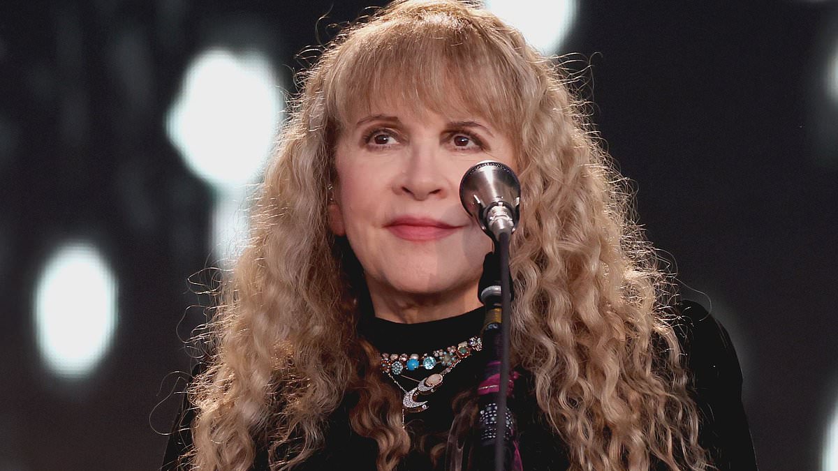 alert-–-stevie-nicks-rocks-taylor-swift’s-‘ttpd’-bracelet-while-performing-at-bottlerock-festival…-after-singer-gave-her-a-shoutout-on-the-album