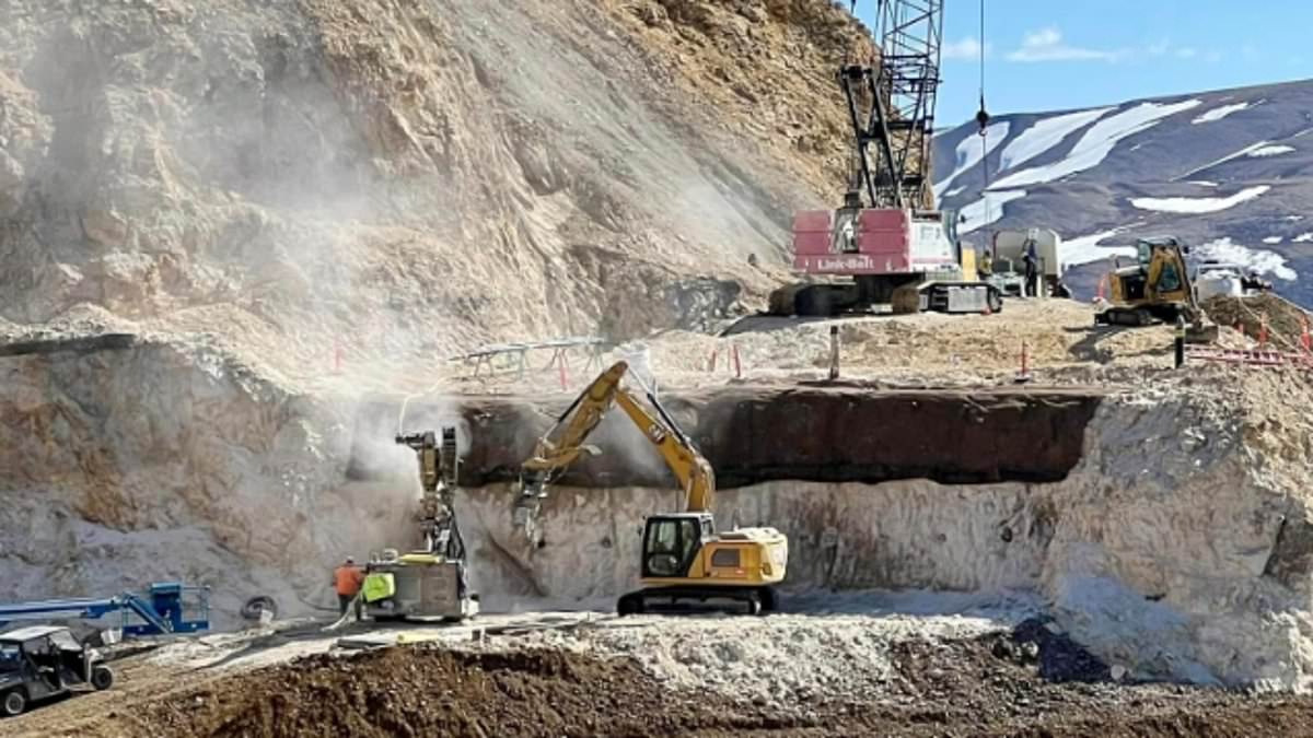 alert-–-national-park-superintendent-sparks-fury-as-she-orders-construction-crew-to-stop-flying-the-american-flag-because-it-‘distracts-from-the-experience’