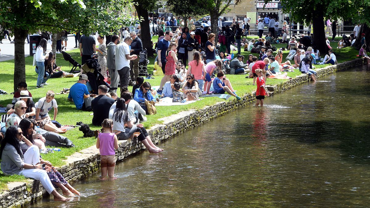 alert-–-bank-holiday-weekend-hell:-locals-in-the-uk’s-picture-postcard-tourist-hotspots-warn-their-villages-are-buckling-under-the-weight-of-floods-of-visitors-–-as-thousands-of-families-travelling-for-mini-breaks-wreak-havoc-on-traffic,-parking-and-businesses