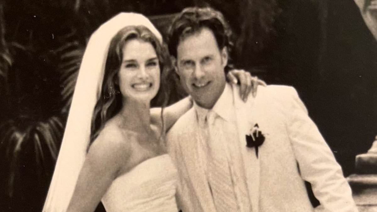 alert-–-brooke-shields,-58,-shares-very-rare-photos-from-her-2001-wedding-to-chris-henchy,-60…-after-her-film-mother-of-the-bride-becomes-a-big-hit