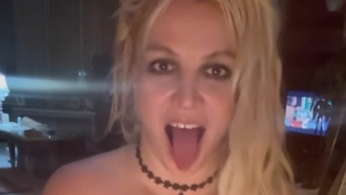 alert-–-britney-spears-claims-all-her-jewellery-has-been-stolen-leaving-her-‘scared’-–-before-announcing-plans-to-get-a-tongue-ring-in-bizarre-instagram-post