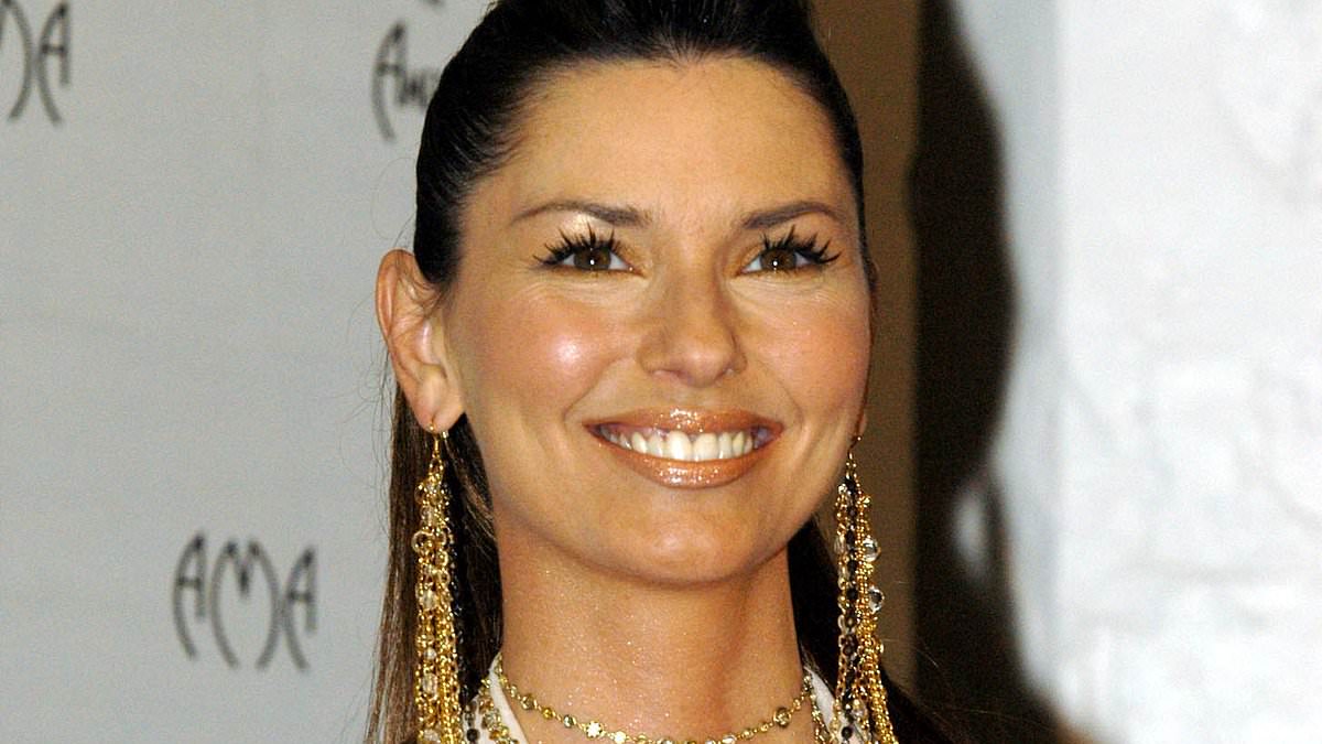 alert-–-shania-twain,-58,-says-she-is-’embracing-aging’-and-is-‘fine’-with-getting-older-as-she-has-‘fun’-with-her-appearance-by-using-wigs