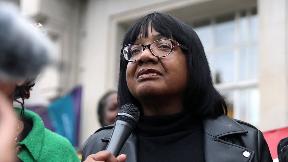 alert-–-defiant-diane-abbott-tells-huge-crowd-in-hackney-she-will-stand-to-be-an-mp-again-and-that-she-‘will-not-be-intimidated’-following-claims-she-had-been-‘bullied’-within-labour-after-keir-starmer’s-race-row-probe