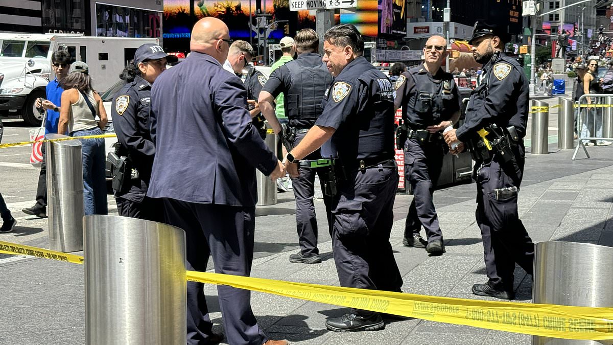 alert-–-times-square-stabbing-horror-as-man-is-attacked-with-a-machete-in-mcdonald’s