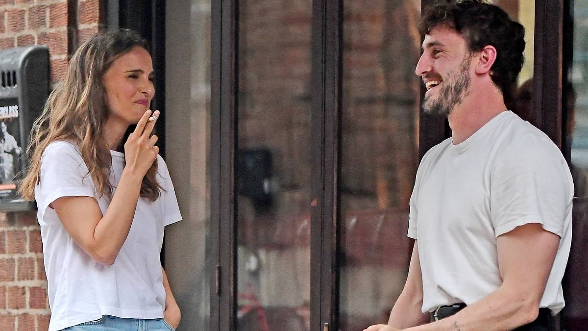 alert-–-natalie-portman,-42,-and-paul-mescal,-28,-are-‘just-friends’-despite-romance-rumors-ignited-by-that-sighting-of-the-giddy-pair-outside-london-bar