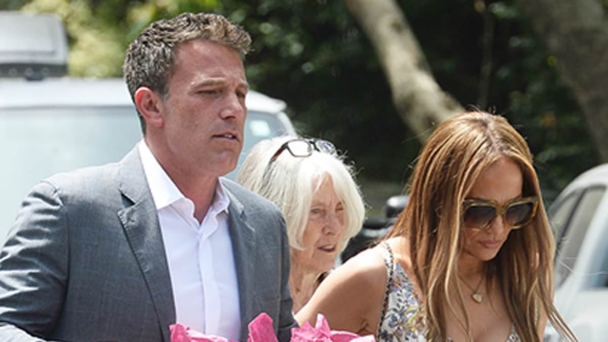 alert-–-ben-affleck-and-jennifer-lopez-reunite-for-first-time-in-two-weeks-amid-divorce-rumors-–-as-stony-faced-couple-attend-party-for-his-daughter-violet’s-graduation-in-la