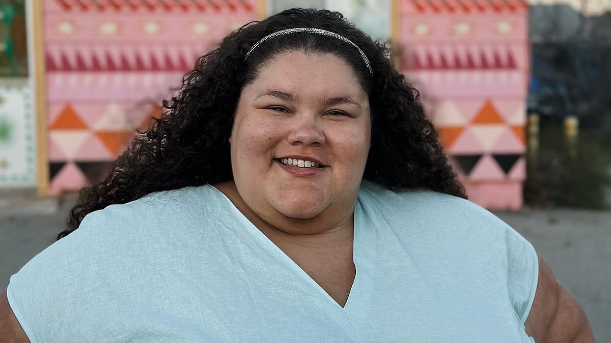 alert-–-plus-size-travel-influencer-who’s-demanded-free-extra-seats-for-fat-flyers-slams-airport-staff-for-ignoring-her-after-she-got-stuck-in-a-revolving-door