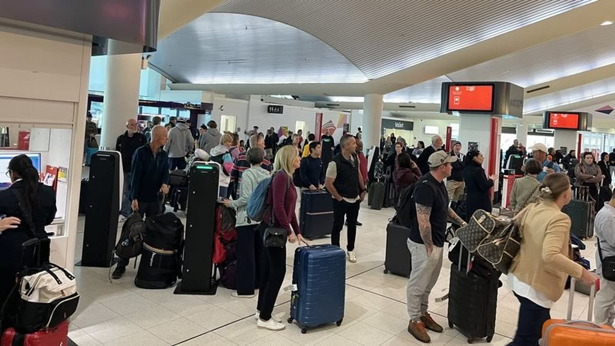 alert-–-perth-airport:-mass-flight-cancellations-and-delays-at-major-airport-over-fuel-supply-problem-–-with-travellers-stuck-for-hours