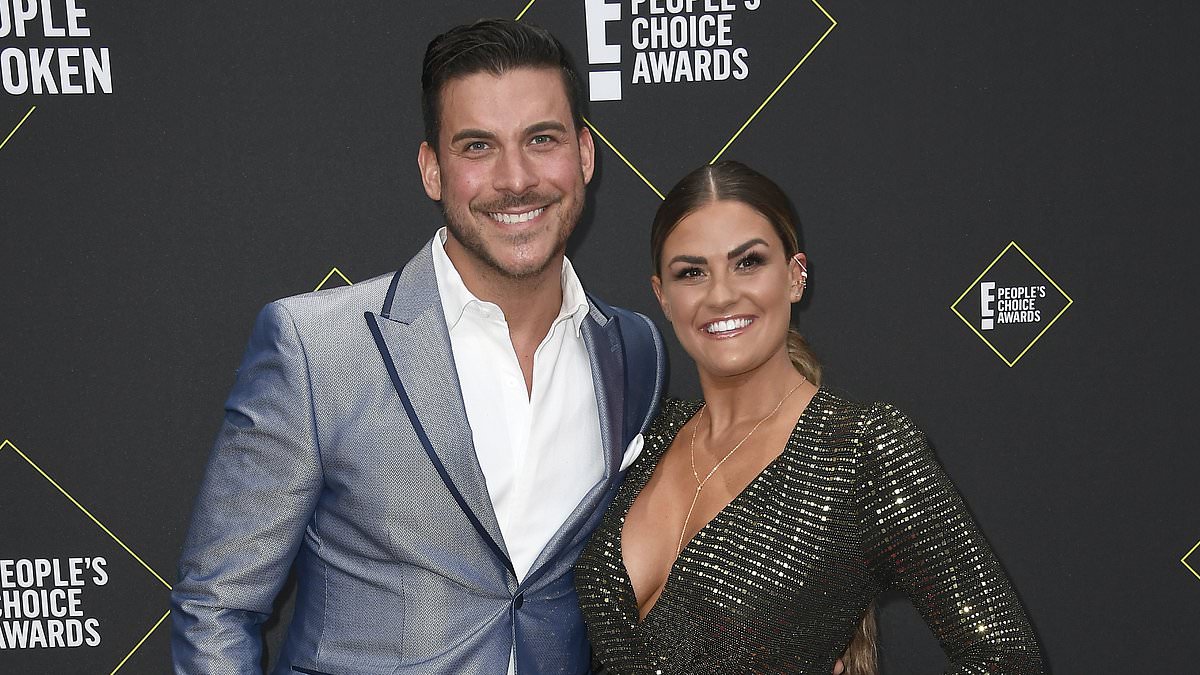 alert-–-jax-taylor-claims-he-and-brittany-cartwright-are-open-to-‘dating-other-people’-–-despite-his-recent-outing-with-busty-instagram-model-paige-woolen