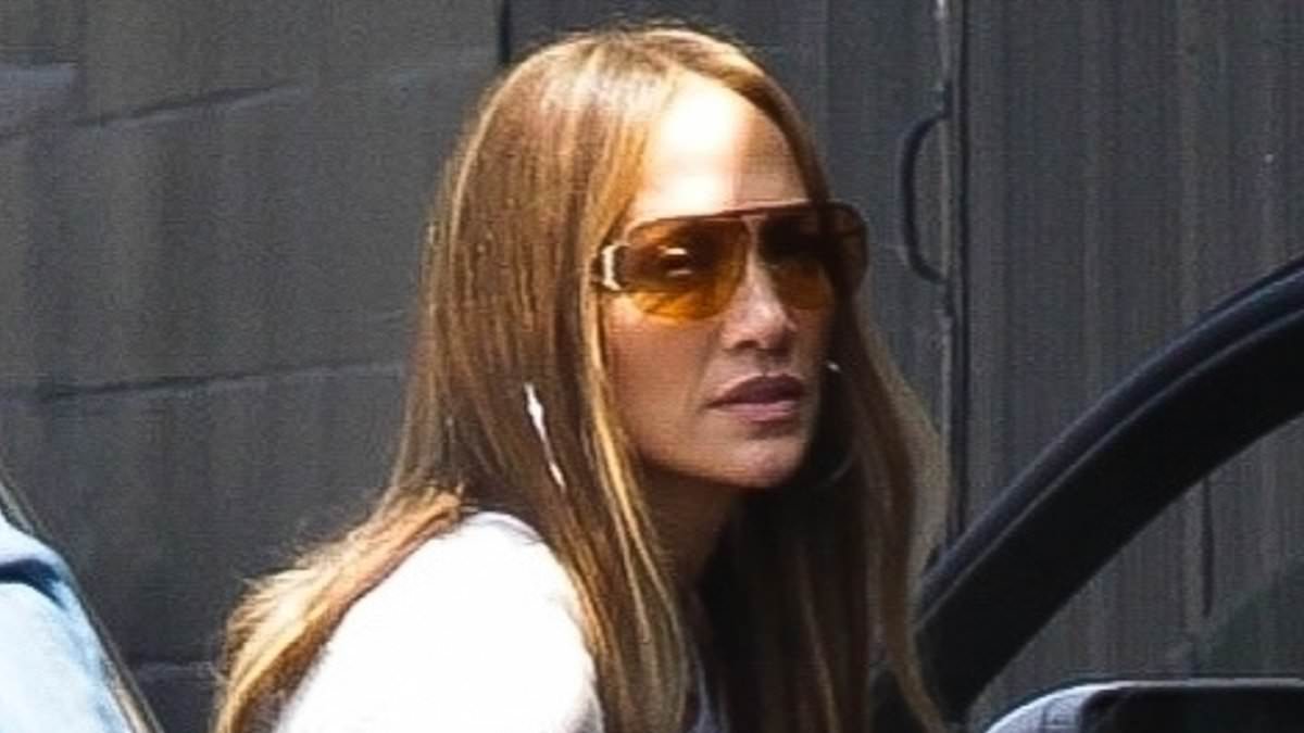 alert-–-jennifer-lopez-seeks-solace-in-the-dance-studio-as-she-is seen-for-the-first-time-since-canceling-her-world-tour-amid-ben-affleck-marital-woes