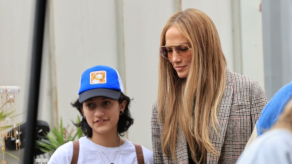 alert-–-jennifer-lopez-enjoys-sunday-outing-in-la-with-gender-neutral-teen-emme…-after-canceling-summer-tour-to-spend-time-with-family-amid-divorce-rumors