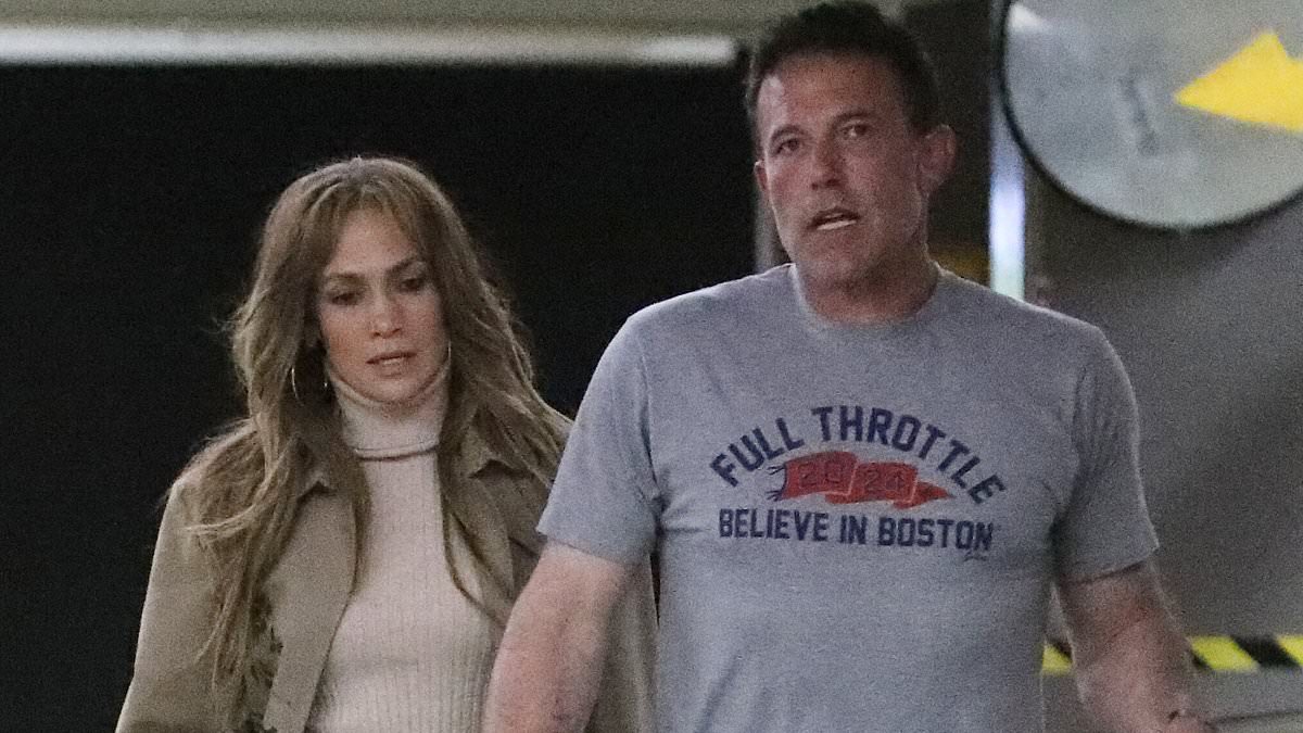 alert-–-jennifer-lopez-and-ben-affleck-are-so-over!-after-ramming-their-insufferable-‘love-story’-down-our-throats,-maureen-callahan-says-this-talentless,-narcissistic-duo-were-doomed-from-the-start