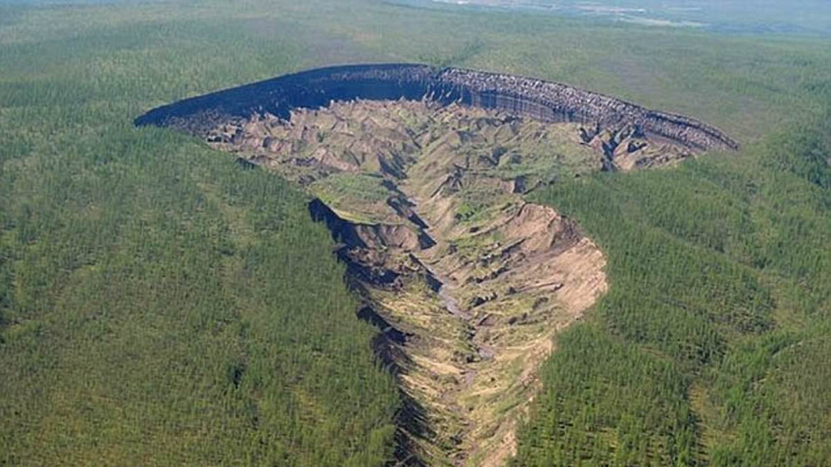 alert-–-scientists-discover-the-‘gateway-to-hell’-in-siberia-is-expanding-rapidly-–-it-can-be-seen-from-space