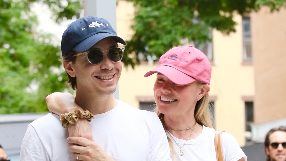 alert-–-kate-bosworth-and-husband-justin-long-embody-relationship-goals-as-they-put-on-a-very-affectionate-display-during-stroll-through-nyc