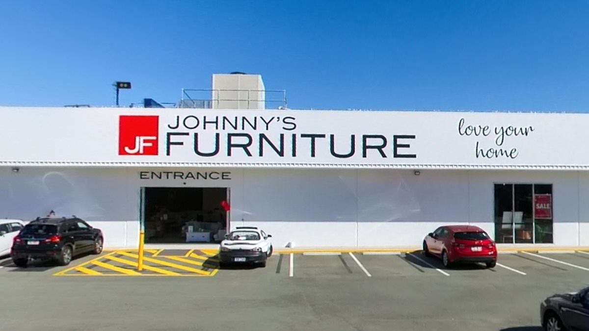 alert-–-national-chain-johnny’s-furniture-plunges-into-administration-–-causing-angry-out-of-pocket-customers-to-turn-up-at-stores-in-queensland,-nsw-and-victoria