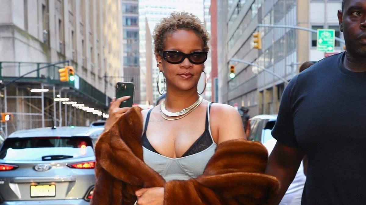 alert-–-rihanna-makes-the-rare-move-of-wearing-her-natural-hair-out-in-nyc-–-after-announcing-fenty-hair-expansion
