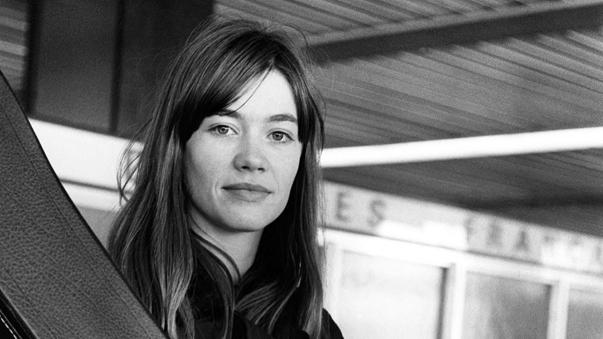 alert-–-iconic-1960s-french-singer-francoise-hardy-dies-aged-80-after-a-long-battle-with-cancer