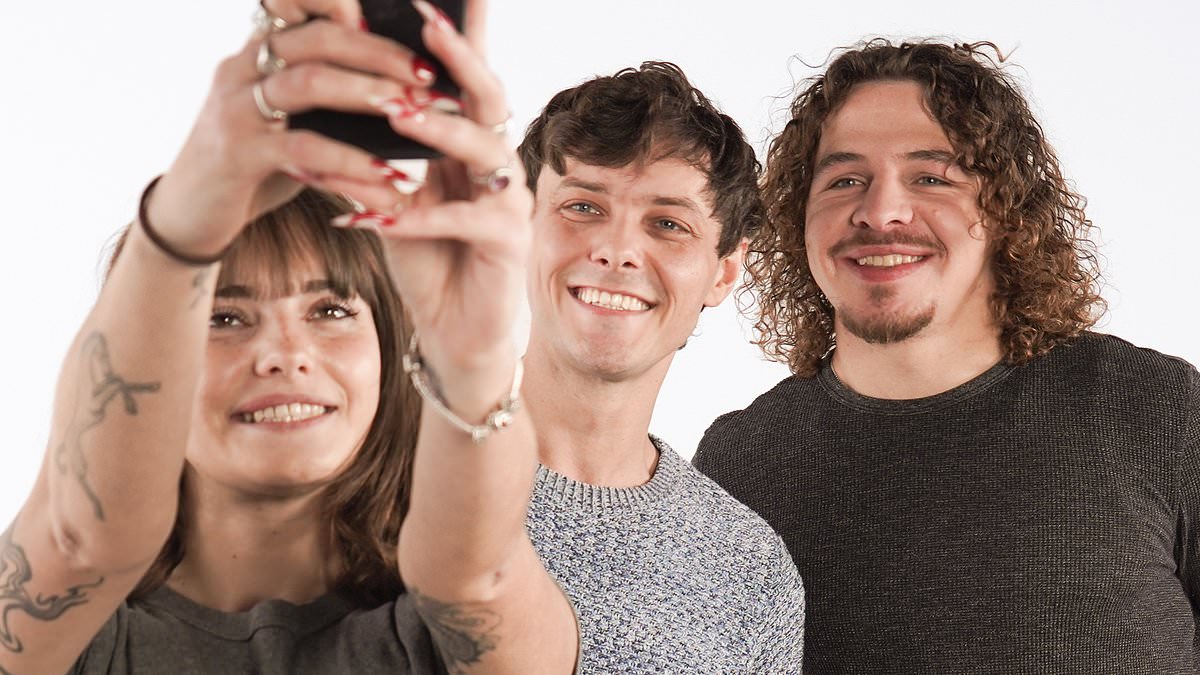 alert-–-outnumbered-actors-tyger-drew-honey,-daniel-roche-and-ramona-marquez-reunite-to-relive-iconic-comic-relief-moments-from-the-show-ahead-of-the-christmas-special