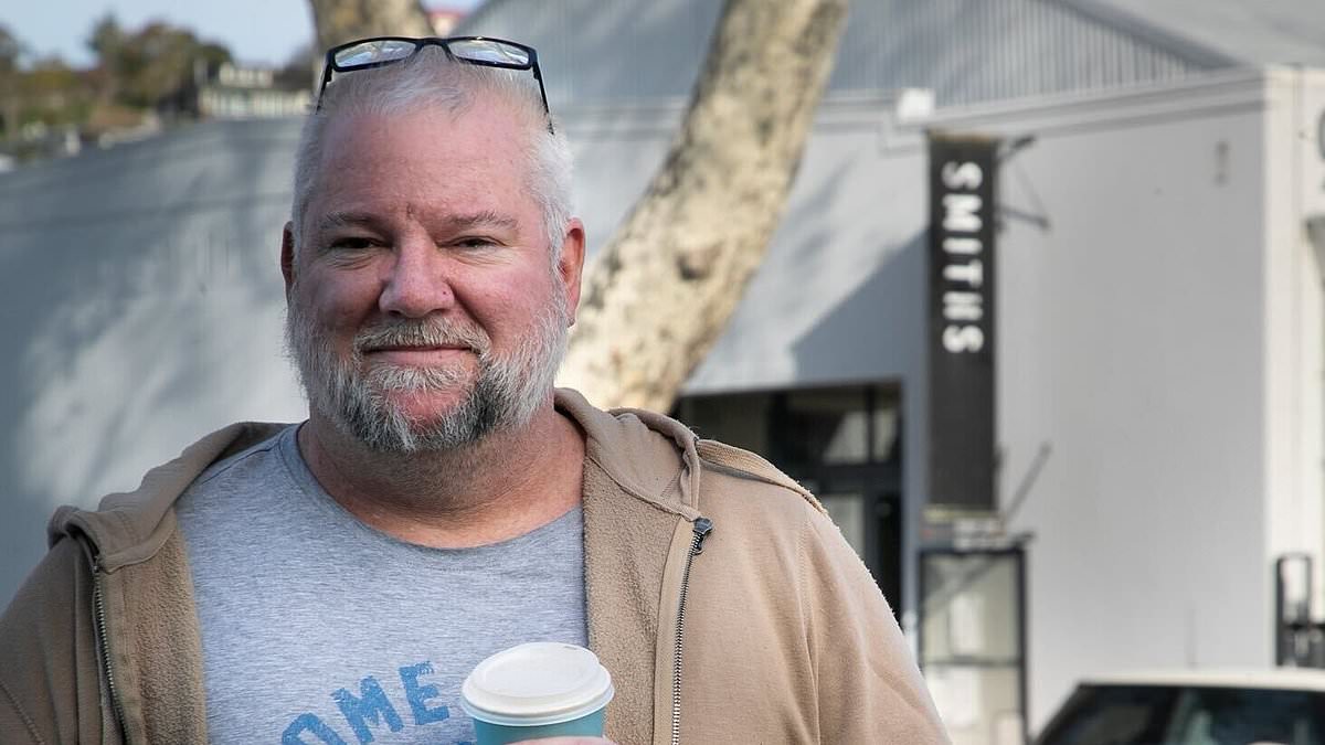 alert-–-new-zealand-journalist-mark-story-kicked-out-of-smiths-cafe-in-napier-after-just-an-hour