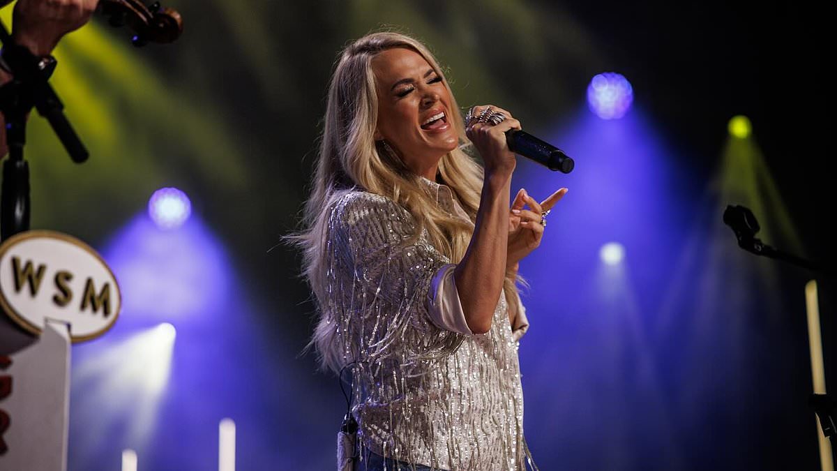 alert-–-carrie-underwood-shows-off-her-toned-legs-in-daisy-duke-shorts-at-fan-event…-after-falling-off-the-stage-during-her-south-carolina-concert