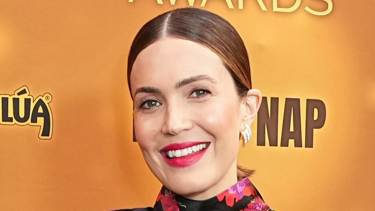 alert-–-pregnant-mandy-moore-is-effortlessly-classy-in-a-floral-dress-as-julia-fox-flashes-her-toned-midriff-in-a-stylish-look-at-2024-las-culturistas-culture-awards-in-nyc