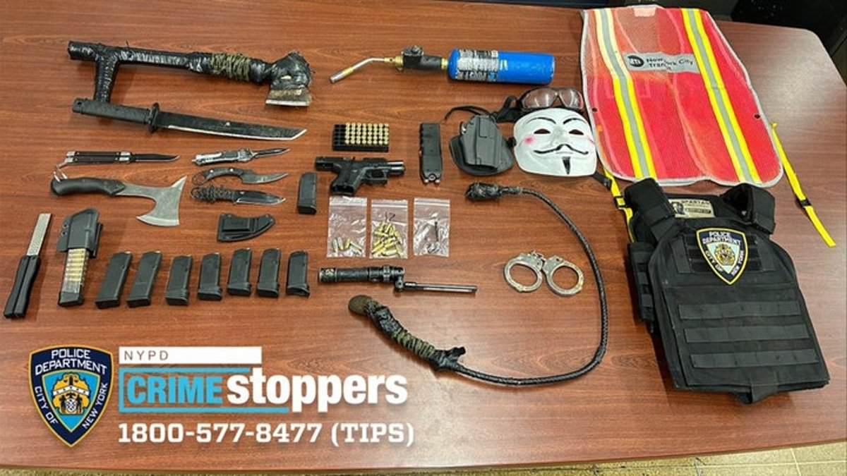 alert-–-‘jihadist’-with-terrifying-trunk-of-weapons-arrested-near-laguardia-airport-in-nyc