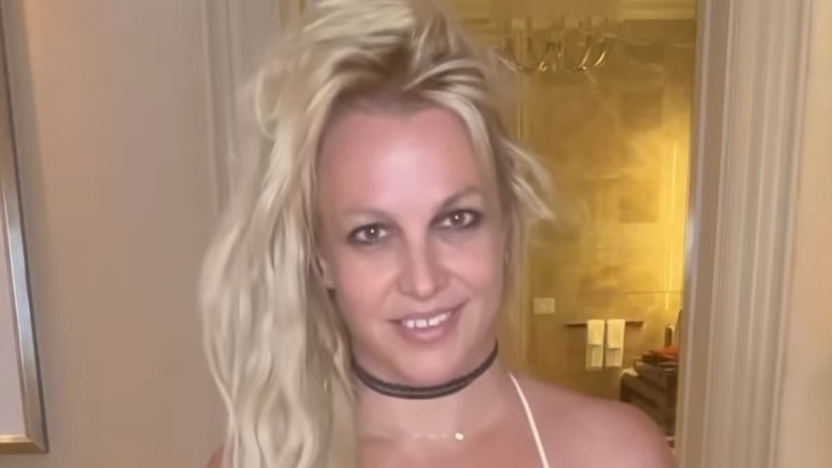 alert-–-britney-spears-toasts-‘the-little-things’-in-life-while-living-it-up-in-vegas…-as-she-breaks-silence-after-ex-justin-timberlake’s-arrest