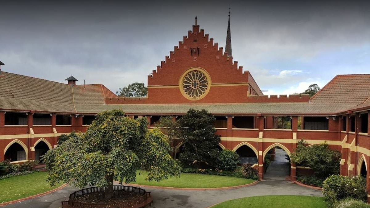 alert-–-scotch-college-melbourne:-parents-angry-as-school-announces-early-home-time