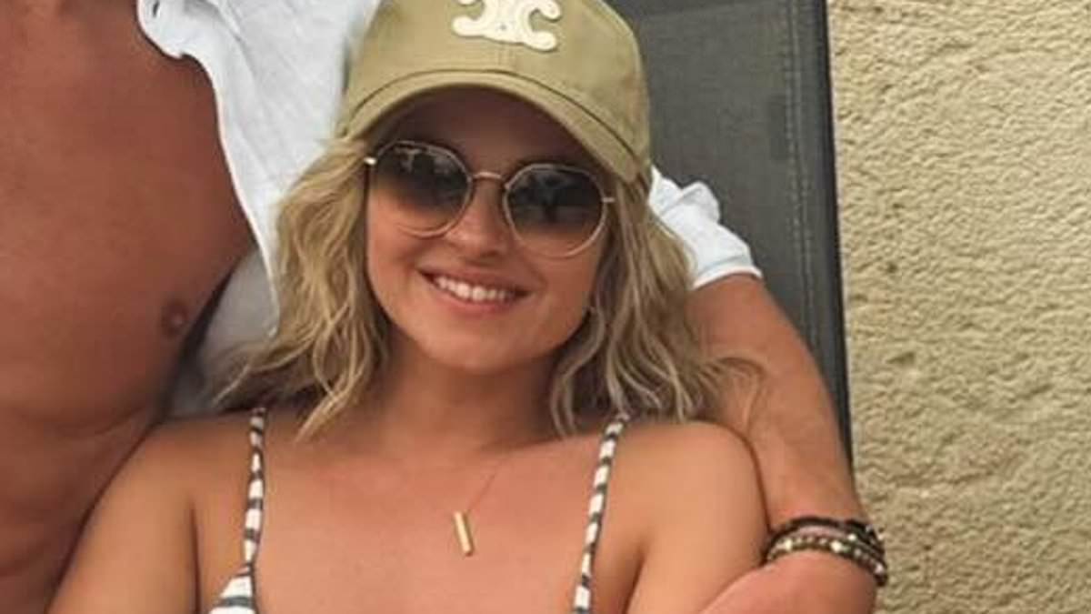 alert-–-corrie’s-tina-o’brien-shows-off-her-toned-figure-in-a-striped-bikini-as-she-relaxes-during-a-break-with-pals-–-after-being-caught-up-in-shocking-brawl