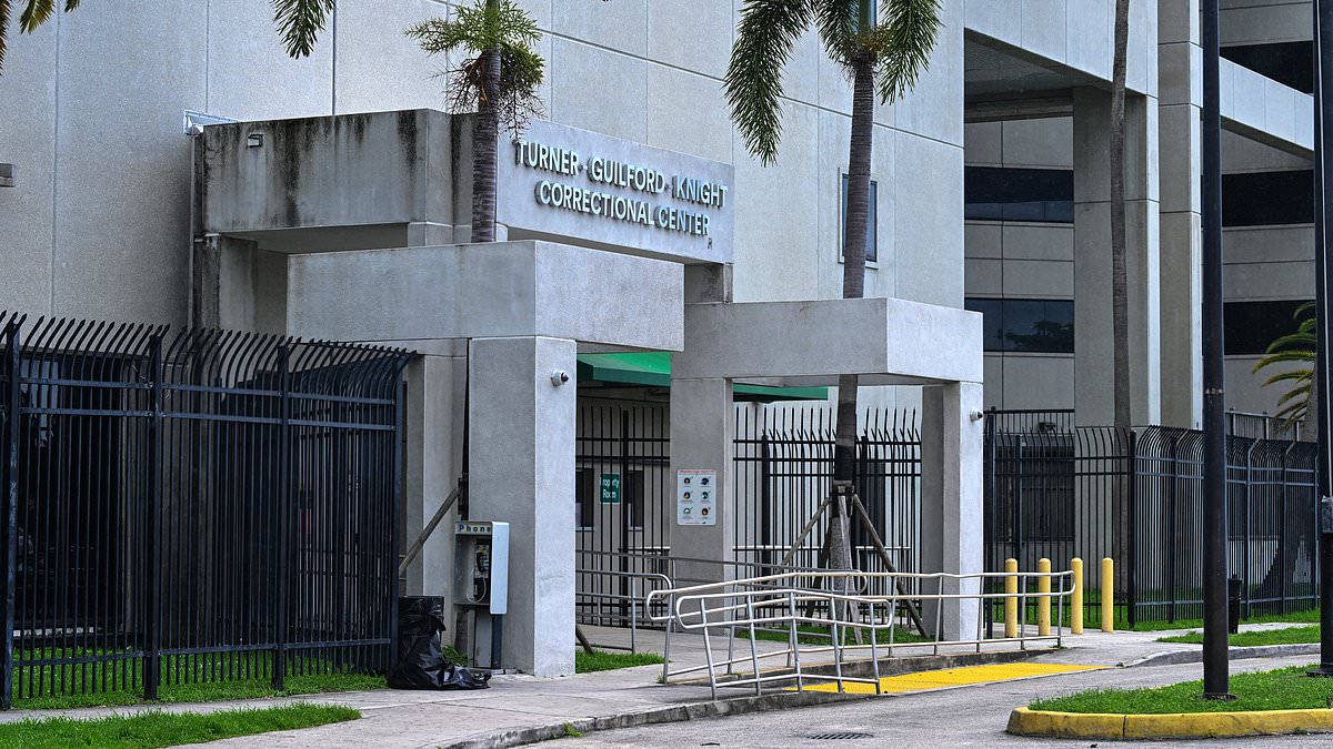 alert-–-travis-scott-was-abandoned-and-left-waiting-for-a-ride-outside-miami-jail-at-7-am.-after-arrest-for-drunken-yacht-fight