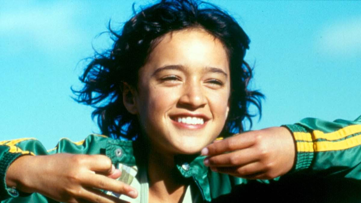 alert-–-whatever-happened-to-keisha-castle-hughes?-whale-rider-oscar-nominee-who-got-pregnant-at-16-and-was-once-dubbed-‘new-zealand’s-lindsay-lohan’-has-carved-out-an-unusual-hollywood-career-path