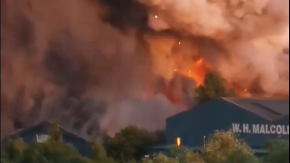 alert-–-huge-fire-breaks-out-at-scottish-industrial-estate-sending-plume-of-smoke-soaring-into-the-sky