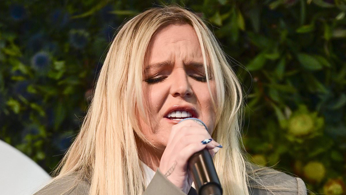 alert-–-tones-and-i-looks-thinner-than-ever-as-she-showcases-her-slimmed-down-frame-on-stage-at-parliament-house-in-canberra